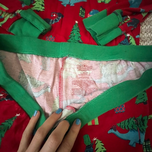 Wondershop Red and Green Holiday Pajama Set men’s and women’s - Picture 4 of 8